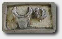 Havraň – kostel sv. Vavřínce – reliefní kamenná deska s hlavou vola a jelena